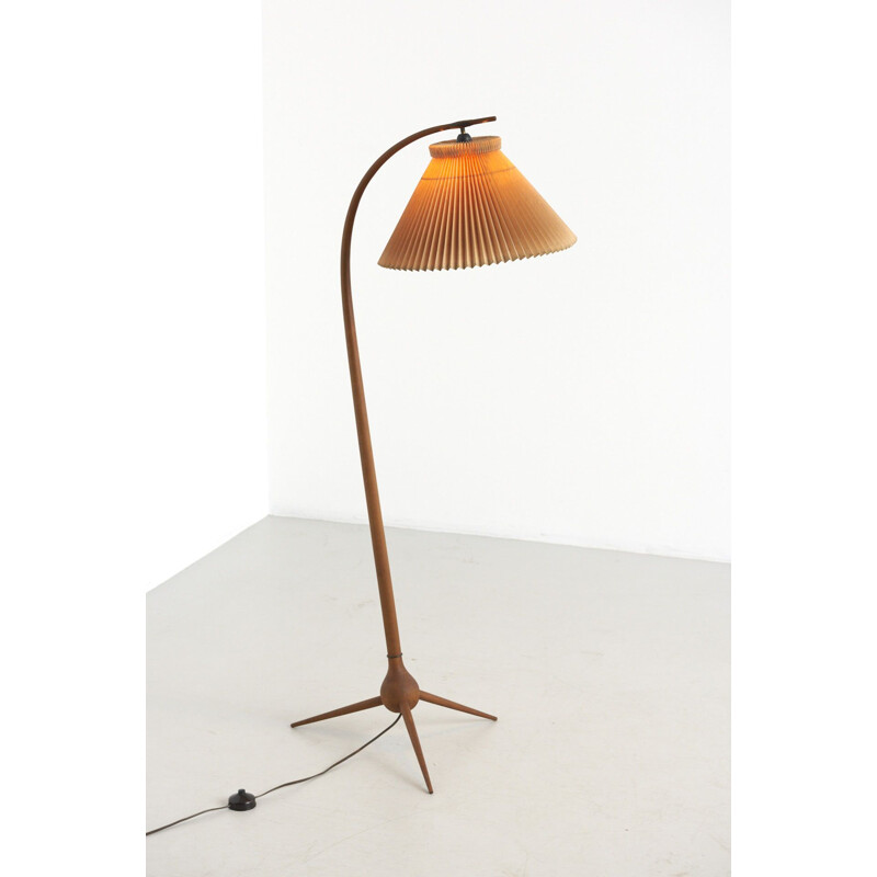 Vintage floor lamp in beech and brass from Severin Hansen, Denmark 1950