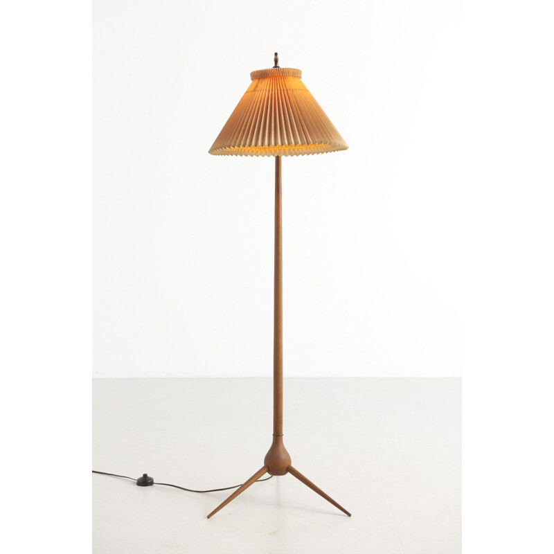 Vintage floor lamp in beech and brass from Severin Hansen, Denmark 1950