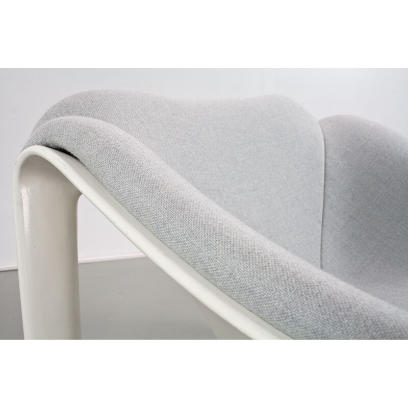 Vintage chair model F300 in white fibreglass Pierre Paulin 1967