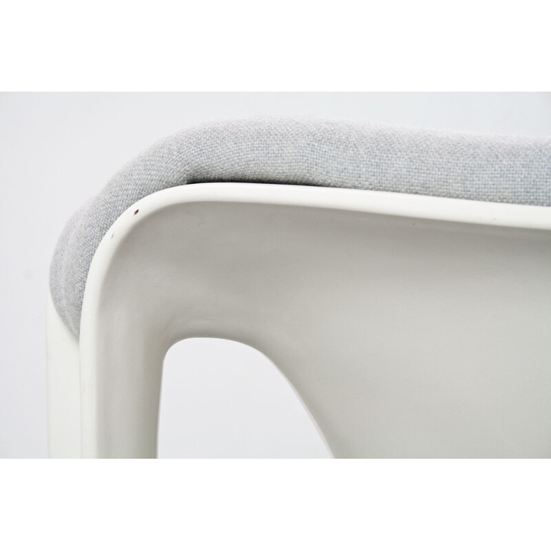 Vintage chair model F300 in white fibreglass Pierre Paulin 1967