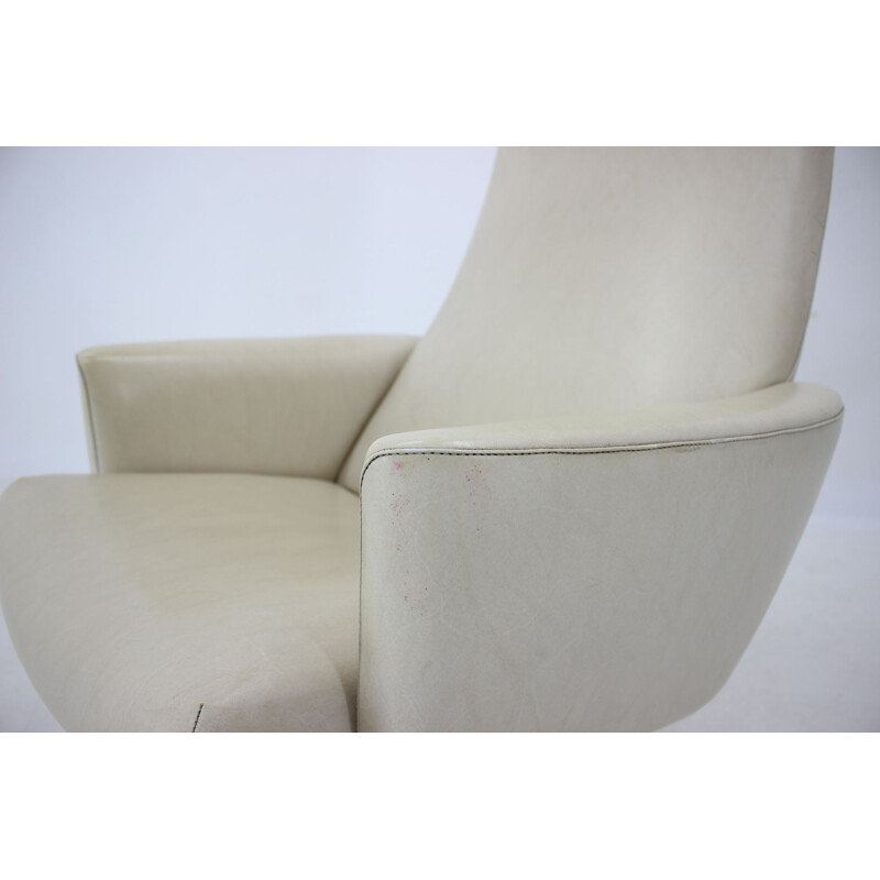 Vintage swivel chair for Asko Sweden beige, 1970s