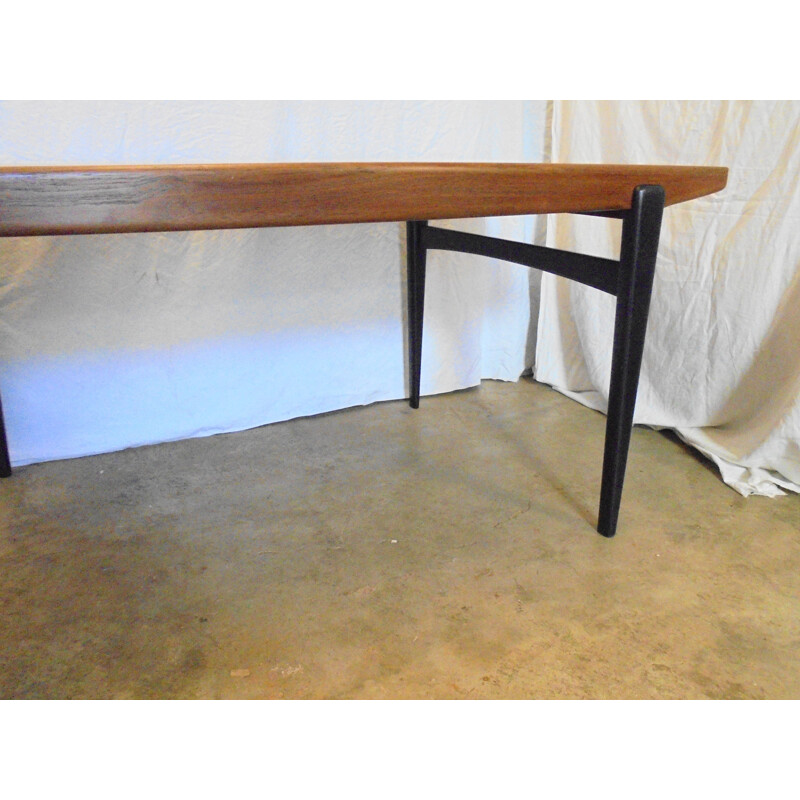 Vintage extensible teak table with black lacquered legs 1960