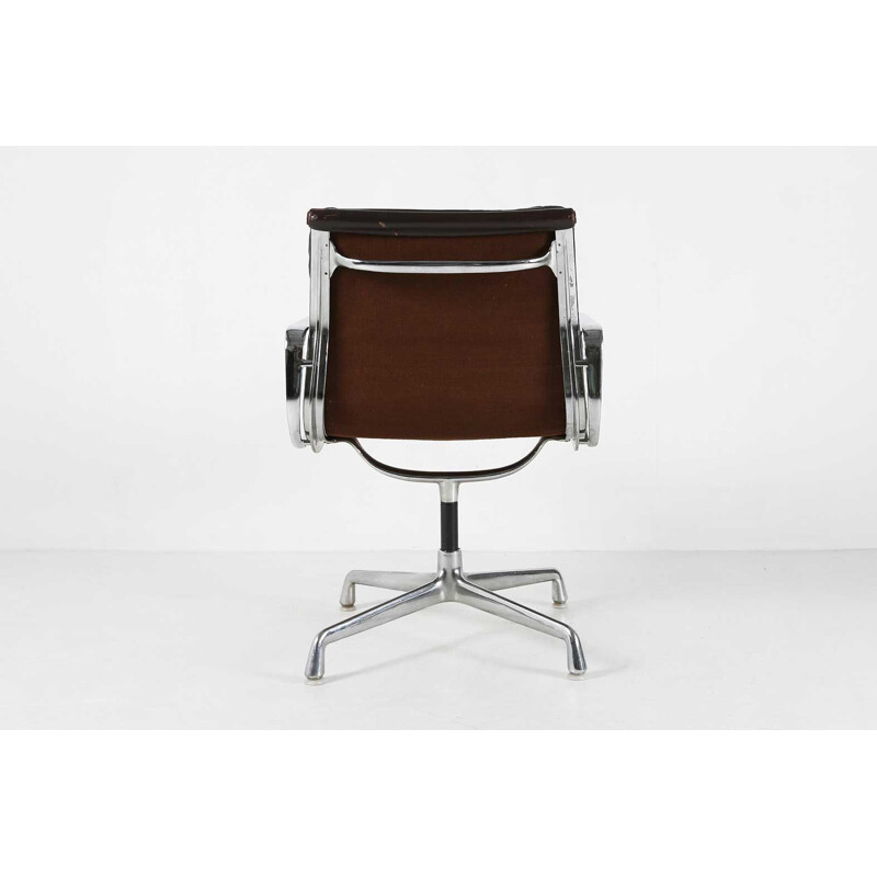 Vintage armchair model EA208 Charles and Ray Eames 1969