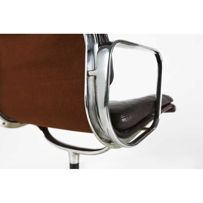 Fauteuil vintage modèle EA208 Charles et Ray Eames 1969