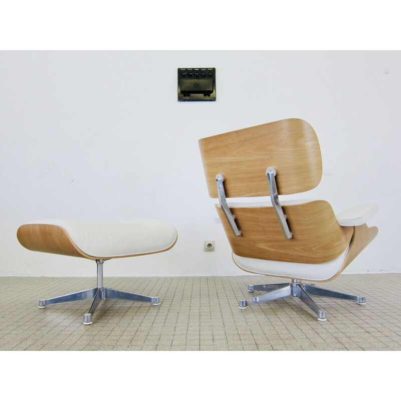 Eames de Vitra "white edition" lounge chair and vintage ottoman 1956