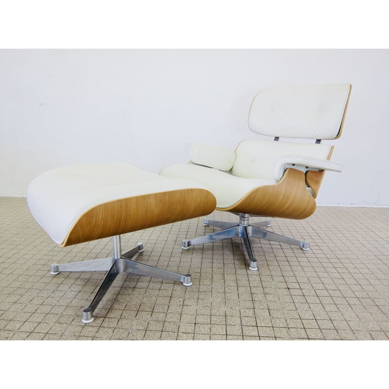 Eames de Vitra "white edition" lounge chair and vintage ottoman 1956