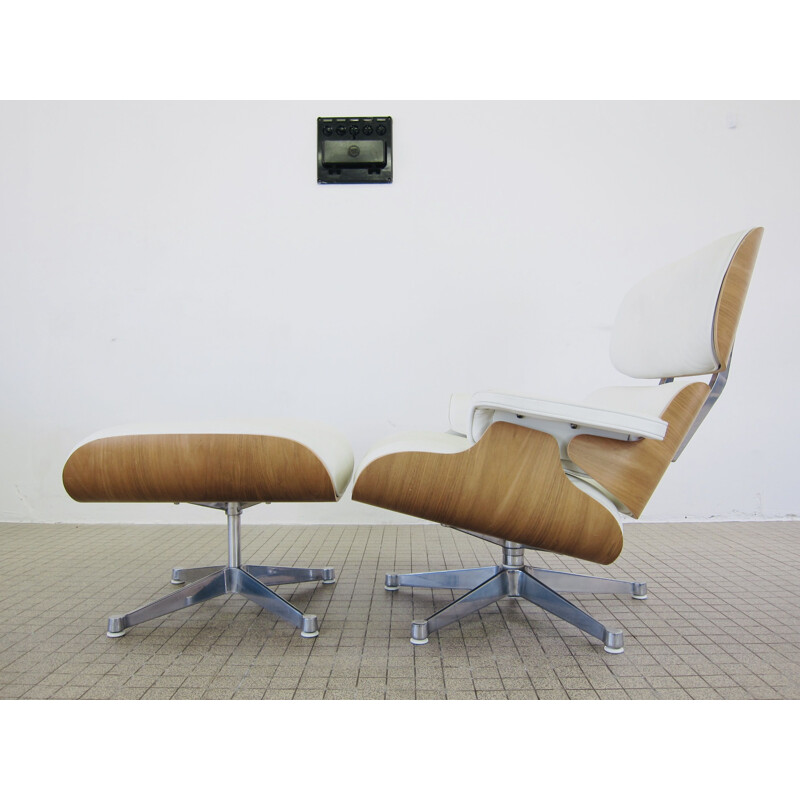 Eames de Vitra "white edition" lounge chair and vintage ottoman 1956