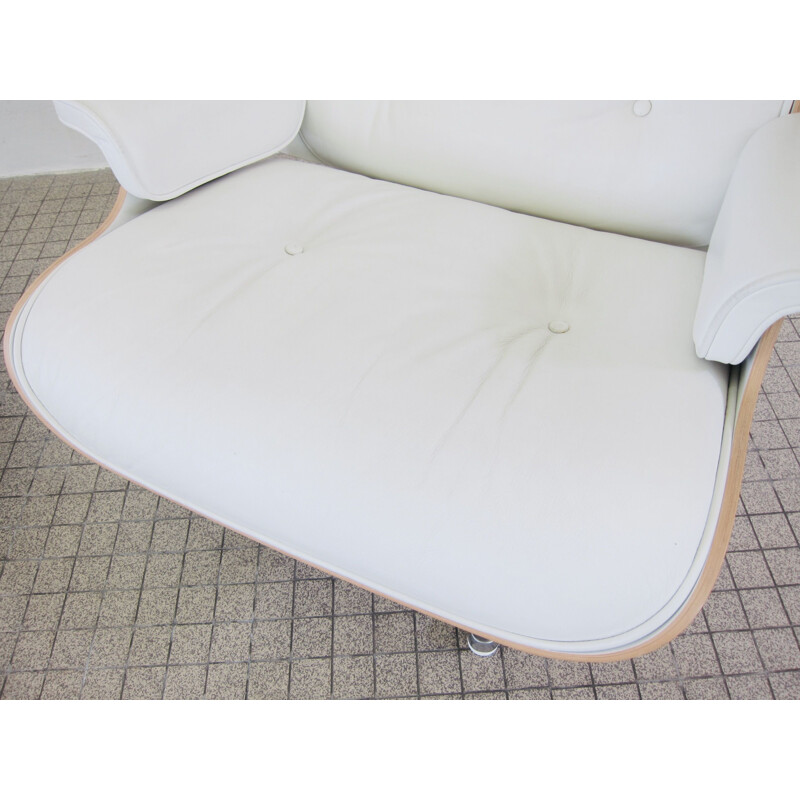 Eames de Vitra "white edition" lounge chair and vintage ottoman 1956