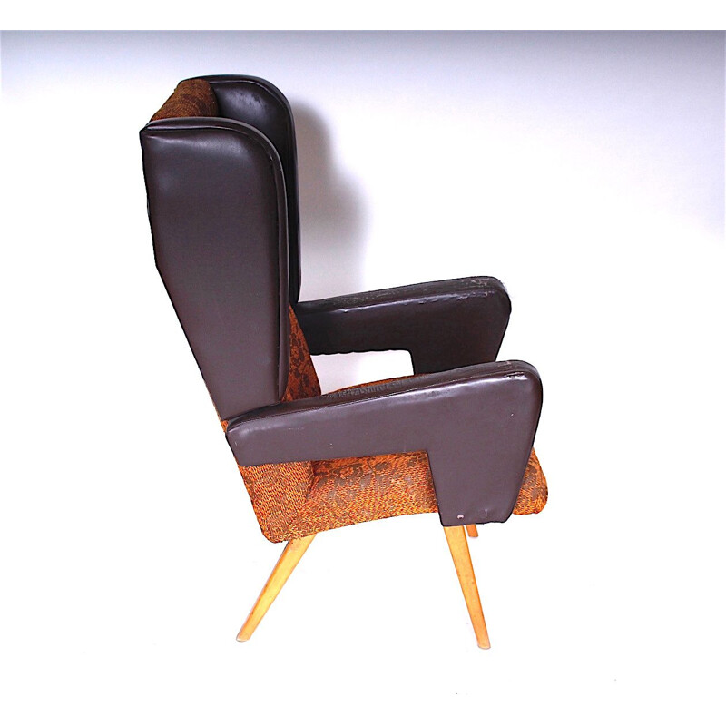 Sillón vintage de tela y madera Checoslovaquia 1965