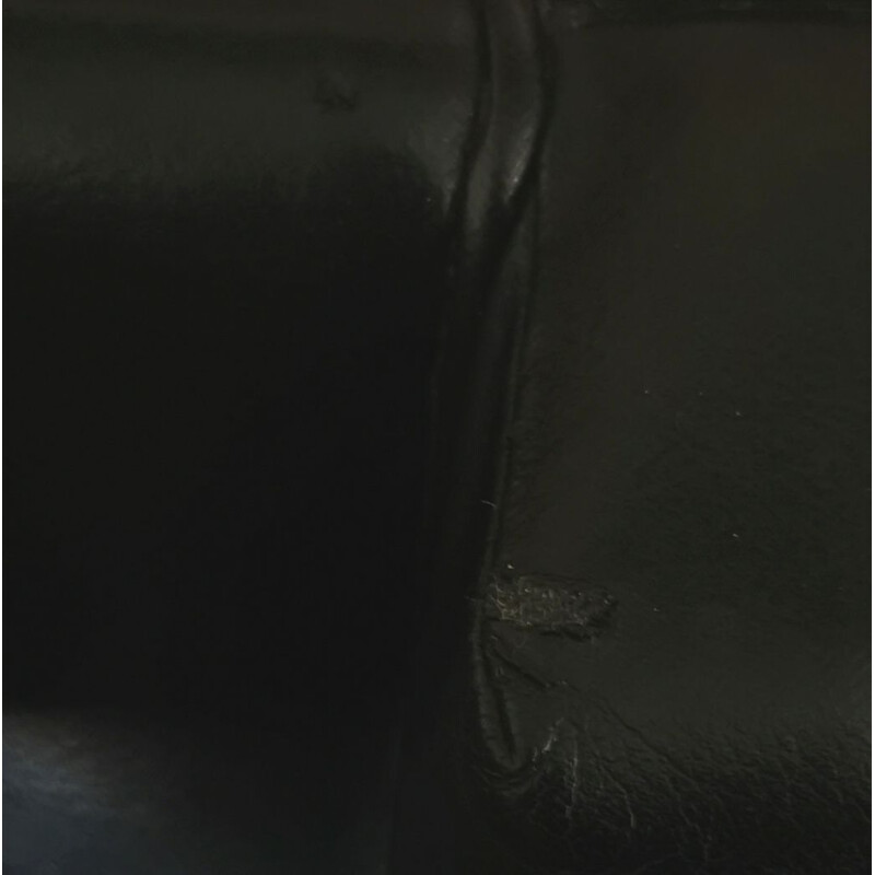 Paire de fauteuils vintage  bas en cuir noir et métal chromé 1970