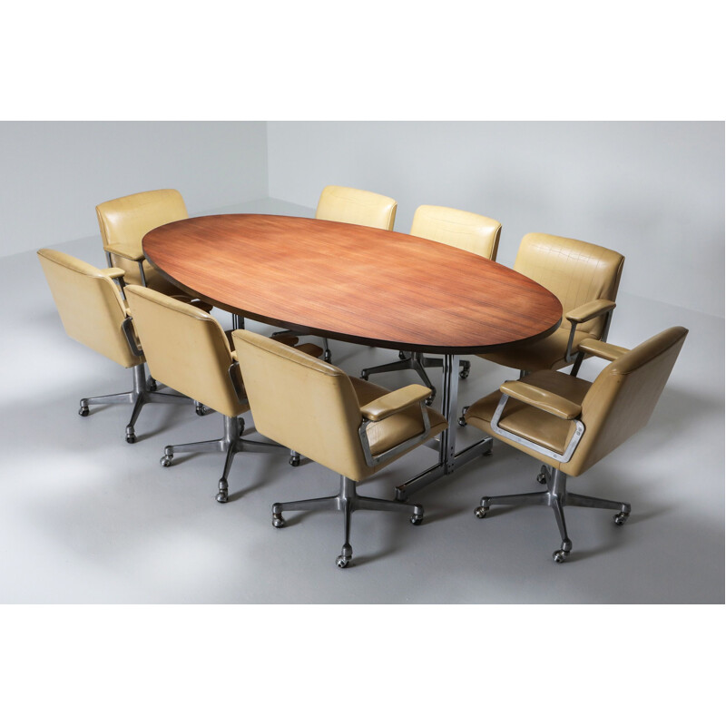 Table à manger vintage ovale Jules Wabbes pour Mobilier Universel 1960