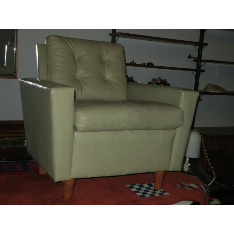 Paar lounge stoelen in pistache leer 1950