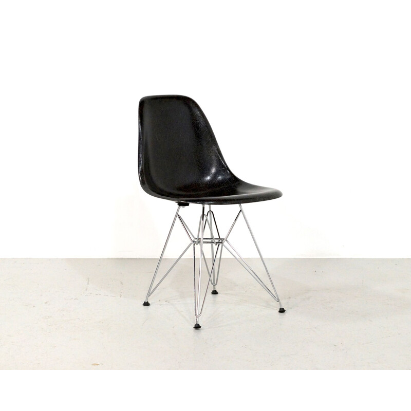 Lot de 6 chaises vintage par Charles & Ray Eames pour Vitra, Black Fiberglass 1980