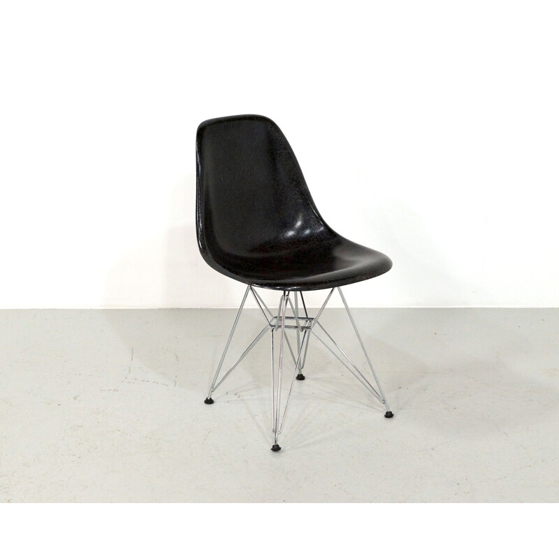 Set of 6 vintage Dining Chairs by Charles & Ray Eames for Vitra, Black Fiberglass 1980