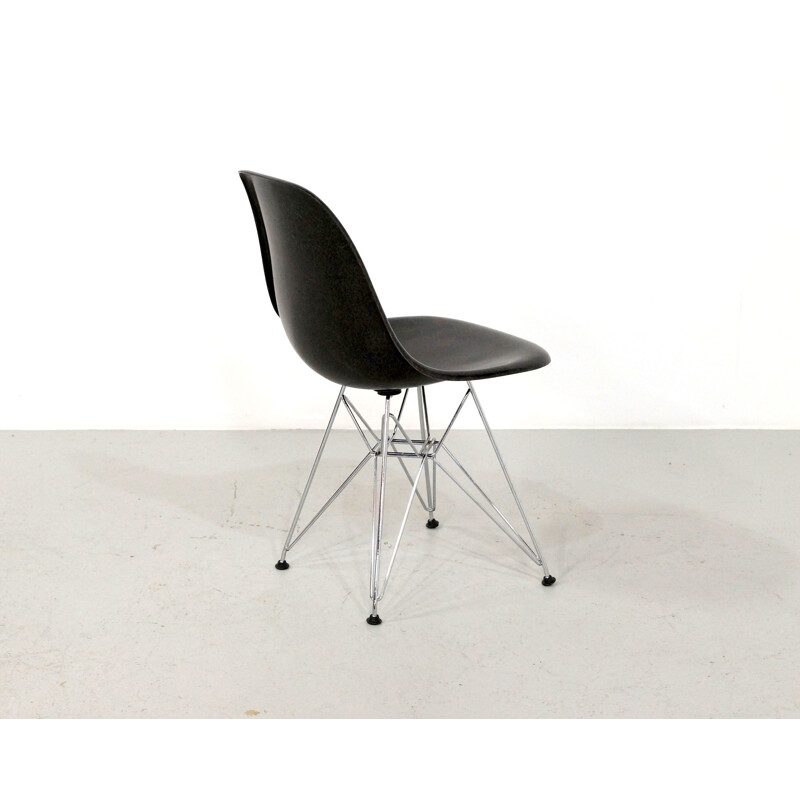 Lot de 6 chaises vintage par Charles & Ray Eames pour Vitra, Black Fiberglass 1980