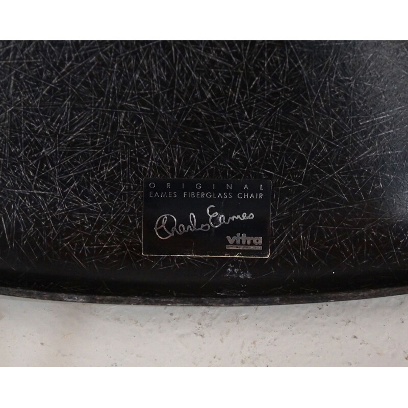 Lot de 6 chaises vintage par Charles & Ray Eames pour Vitra, Black Fiberglass 1980