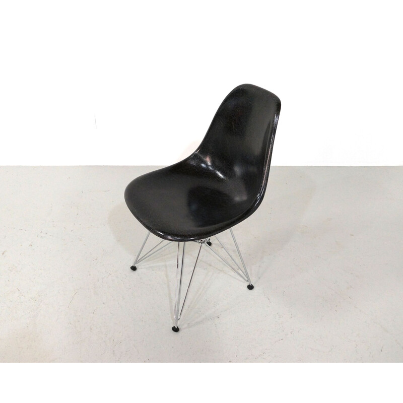 Lot de 6 chaises vintage par Charles & Ray Eames pour Vitra, Black Fiberglass 1980