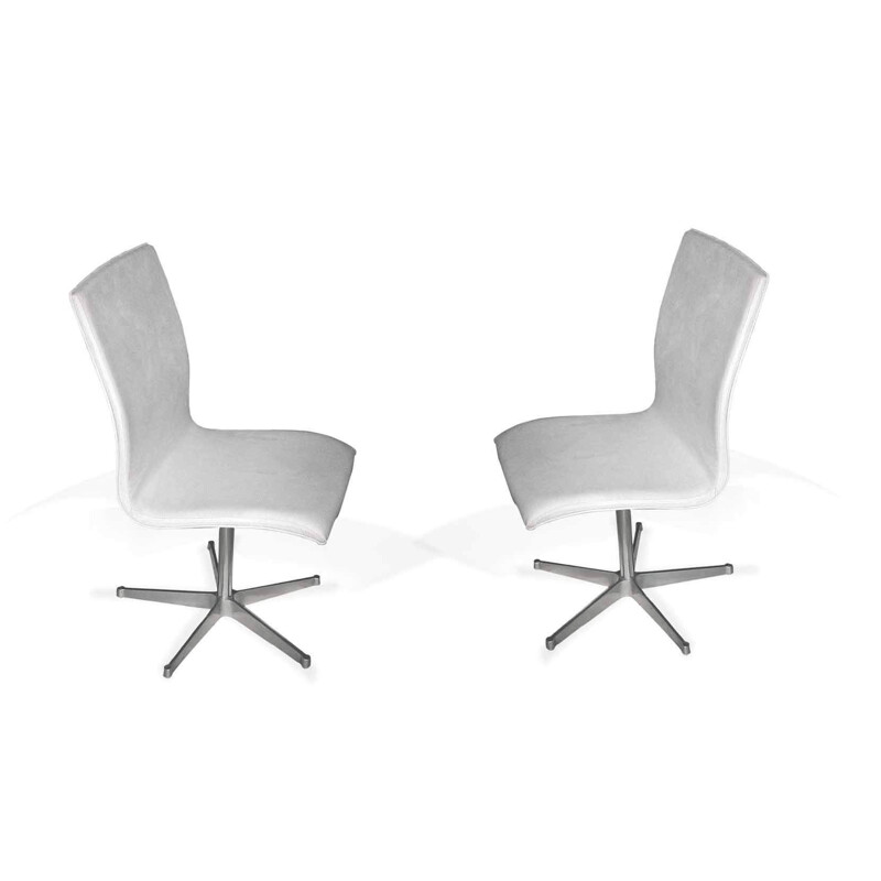 Pair of vintage chairs by Arne Jacobsen, Oxford model, 1965