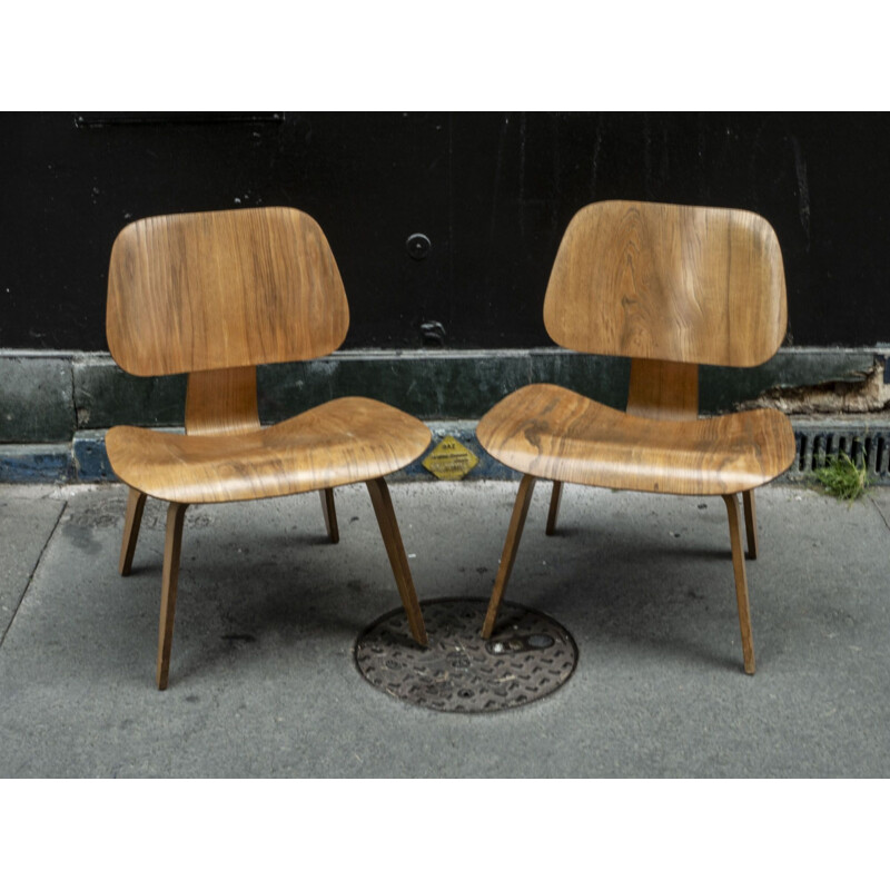 Paire de chaises vintage LCW en chêne par Charles & Ray Eames - Herman Miller 1950