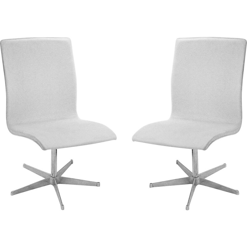 Pair of vintage chairs by Arne Jacobsen, Oxford model, 1965