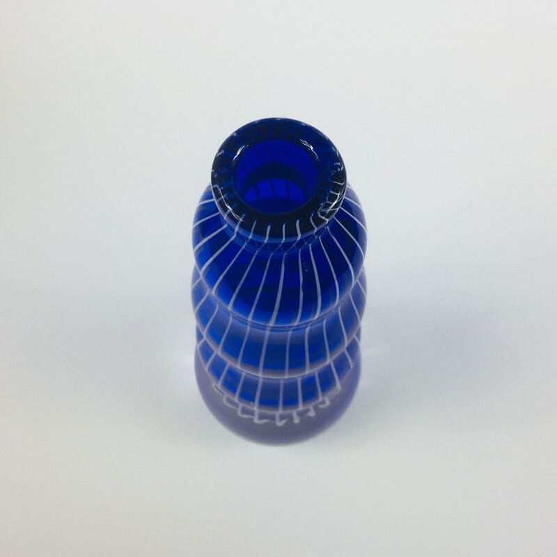 Vase vintage en verre bleu de Kosta 1950
