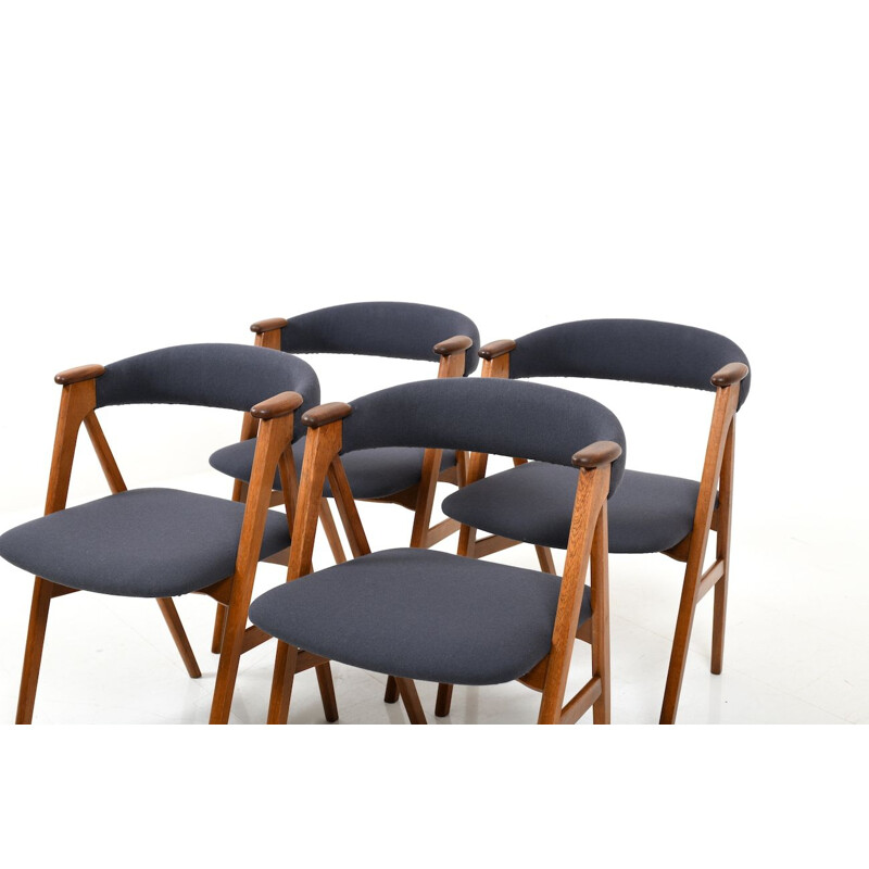 Ensemble de 4 chaises vintage en chêne et en teck. Nouvelle chaise rembourrée Danoise 1955