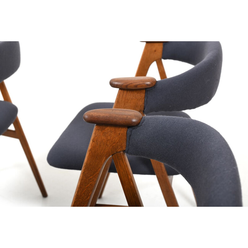 Ensemble de 4 chaises vintage en chêne et en teck. Nouvelle chaise rembourrée Danoise 1955