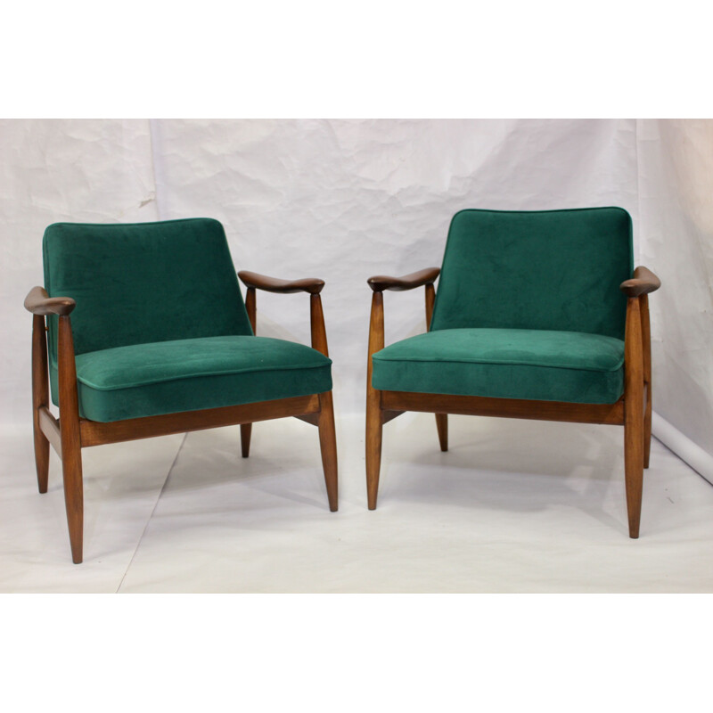 Pair of vintage armchairs GFM-87 Juliusz Kedziorek green velvet fabric 1960