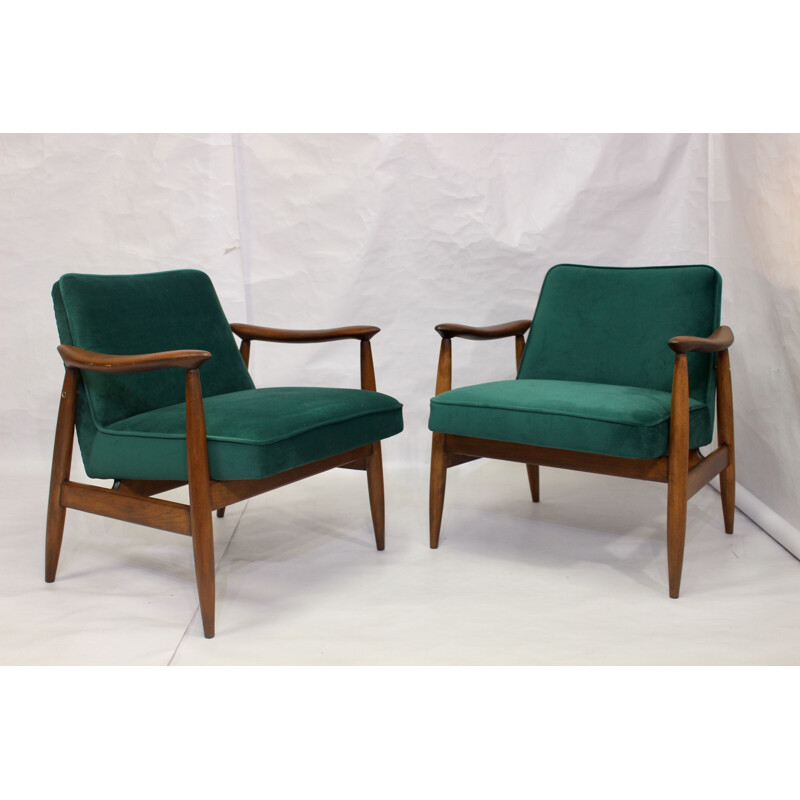 Pair of vintage armchairs GFM-87 Juliusz Kedziorek green velvet fabric 1960