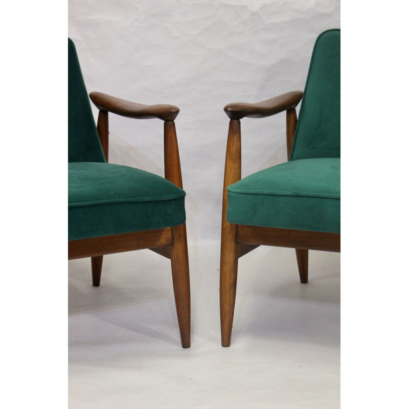 Paire fauteuils vintage GFM-87 Juliusz Kedziorek tissu velours vert 1960