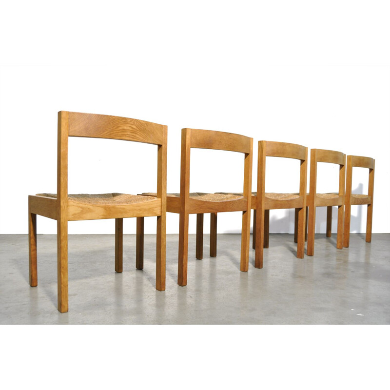 Set of 5 vintage solid oak dining chairs with read seat and wooden back 1970s