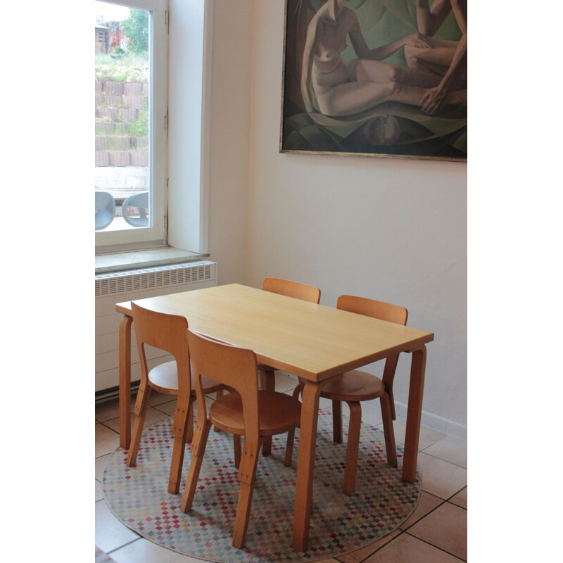 Set of 4 vintage chairs model 66 and 1 dining table Alvar Aalto