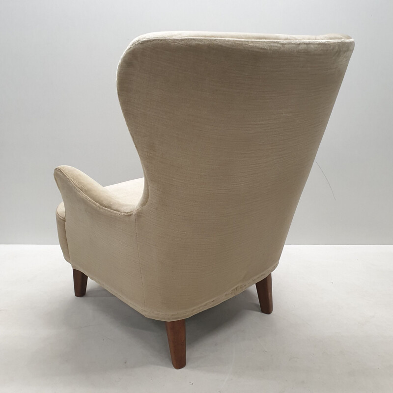 Mid-century velvet wingback lounge chair by Theo Ruth for Artifort (labeled), 1950s