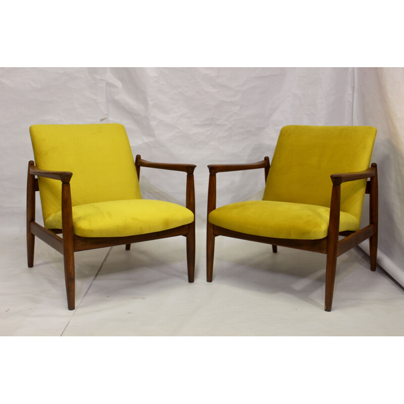 Paire de fauteuils vintage GFM-142 Edmund Homa tissu jaune aspect velouté 1960 