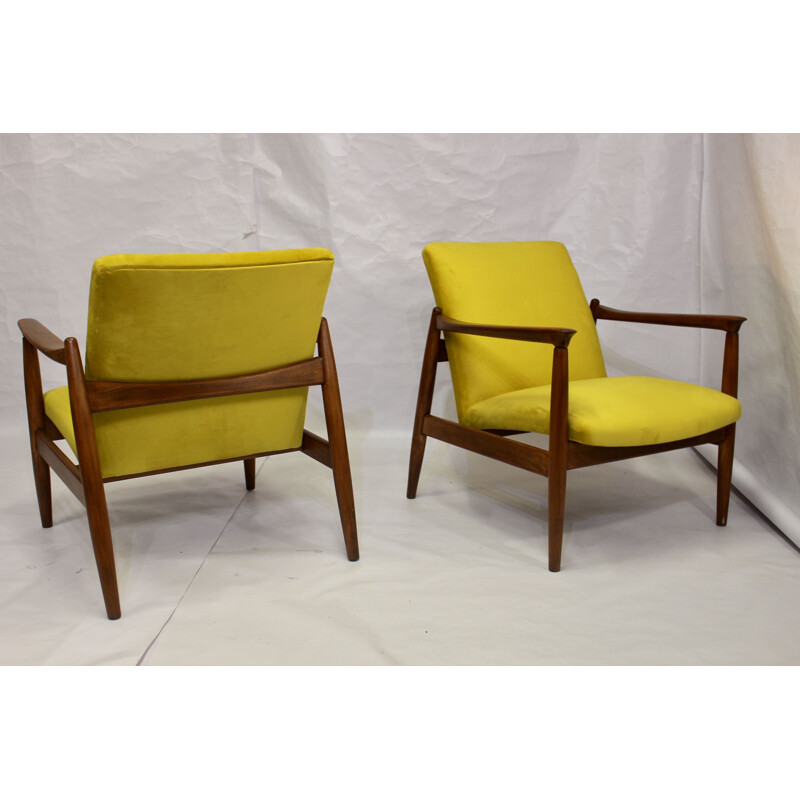 Paire de fauteuils vintage GFM-142 Edmund Homa tissu jaune aspect velouté 1960 