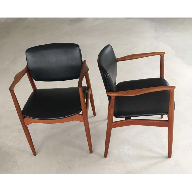 Paar vintage kapiteinsstoelen model 67 in teak, Erik Buch 1960