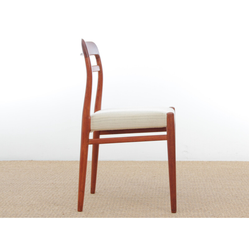 Suite van 6 vintage teakhouten stoelen model 145