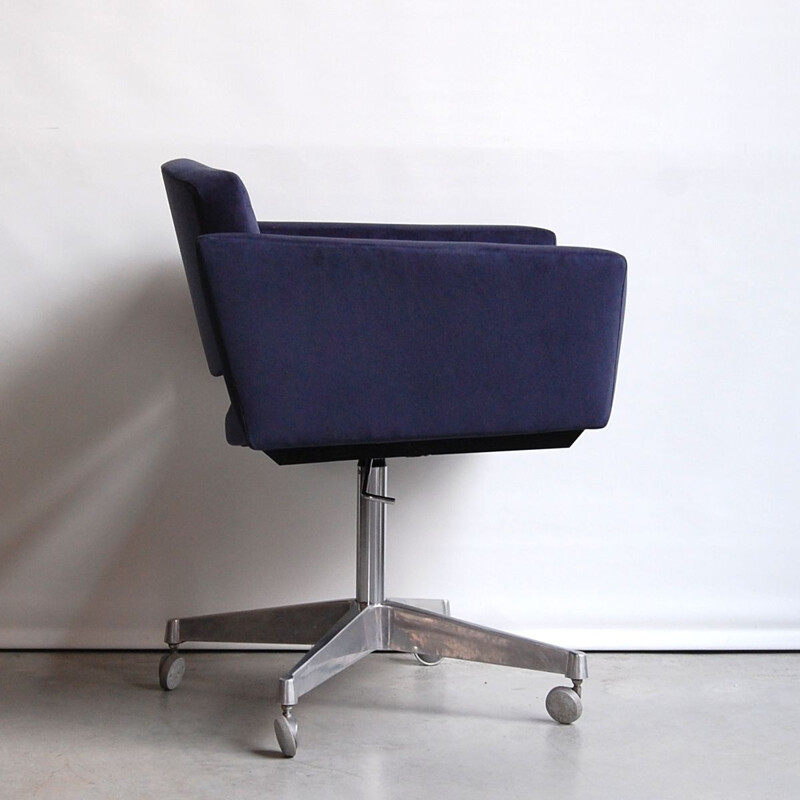 Vintage office armchair model Conseil by Pierre Guariche for Meurop 1961