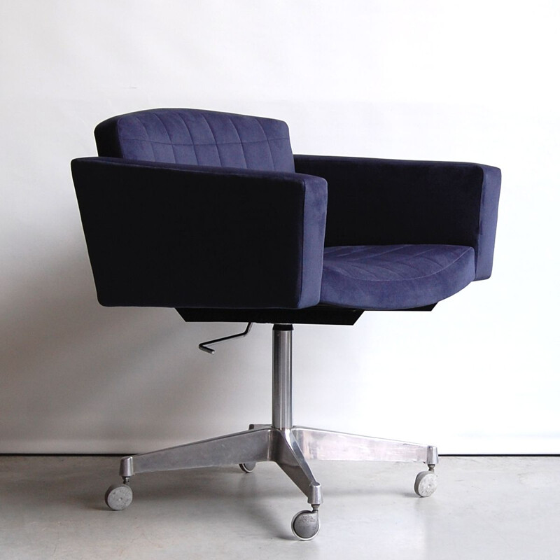 Vintage office armchair model Conseil by Pierre Guariche for Meurop 1961