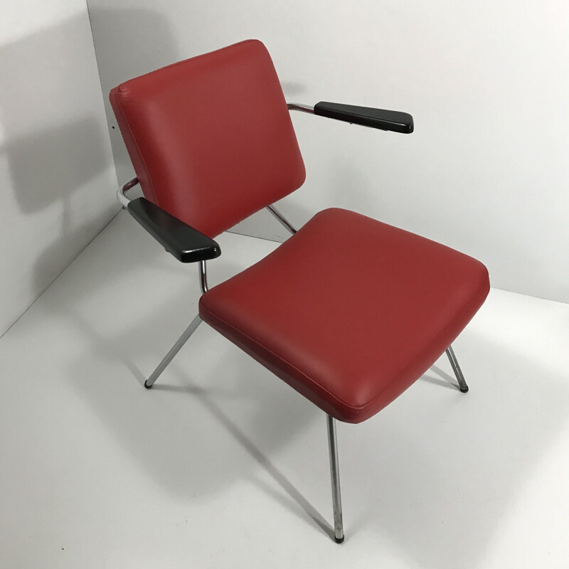 Fauteuil vintage en cuir rouge à accoudoirs 1960