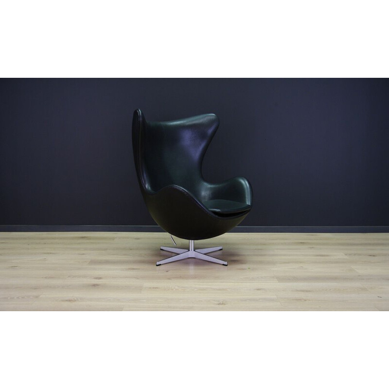 Vintage armchair Model 3316 by Arne Jacobsen for SAS Hotel in Copenhagen Danish 2007