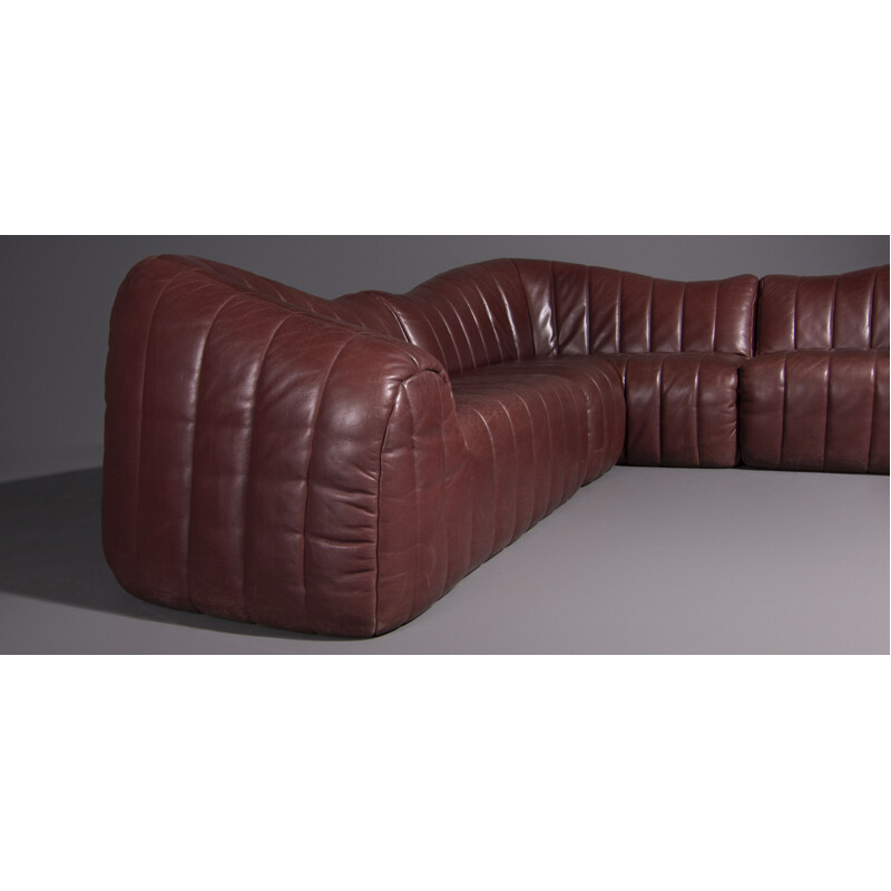 Vintage Elements sofa in bordeaux red leather, produced by Rolf Benz 1970