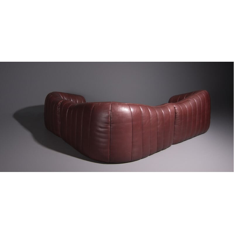 Vintage Elements sofa in bordeaux red leather, produced by Rolf Benz 1970