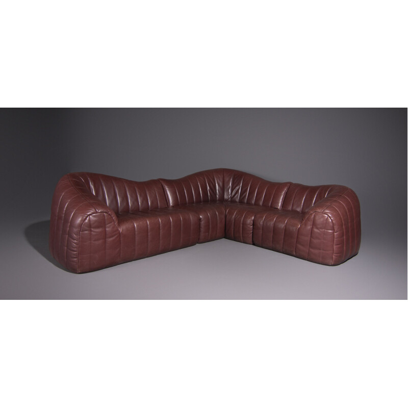 Vintage Elements sofa in bordeaux red leather, produced by Rolf Benz 1970