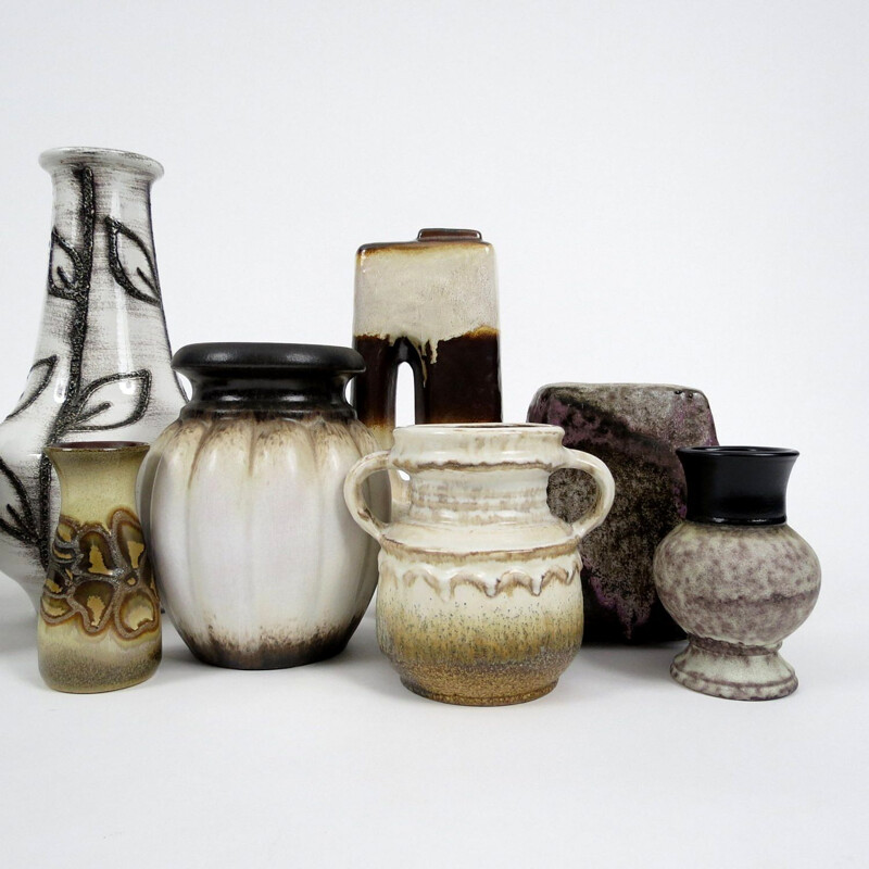 Ensemble de 12 vases vintage en céramique