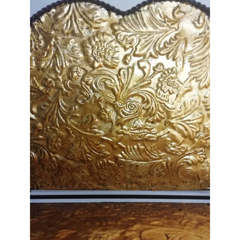 Porte-revues pliable vintage en fer forgé avec intérieur gaufré à motifs