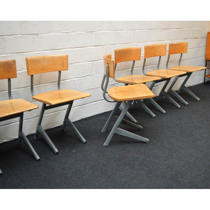 Suite de 6 chaises industrielles en acier et bois - 1950