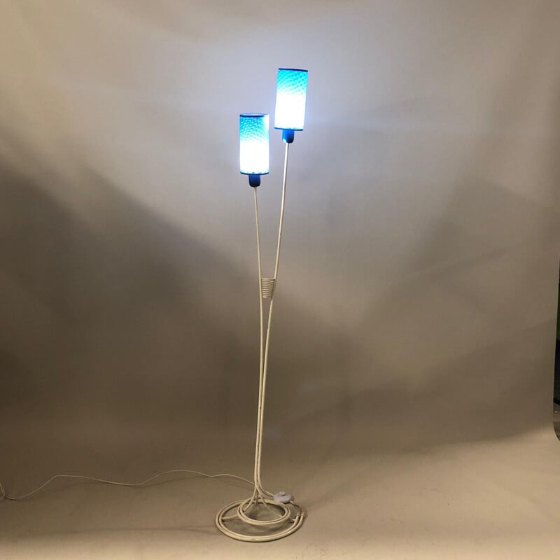 Lámpara de pie vintage blanca con pantalla azul, 1960