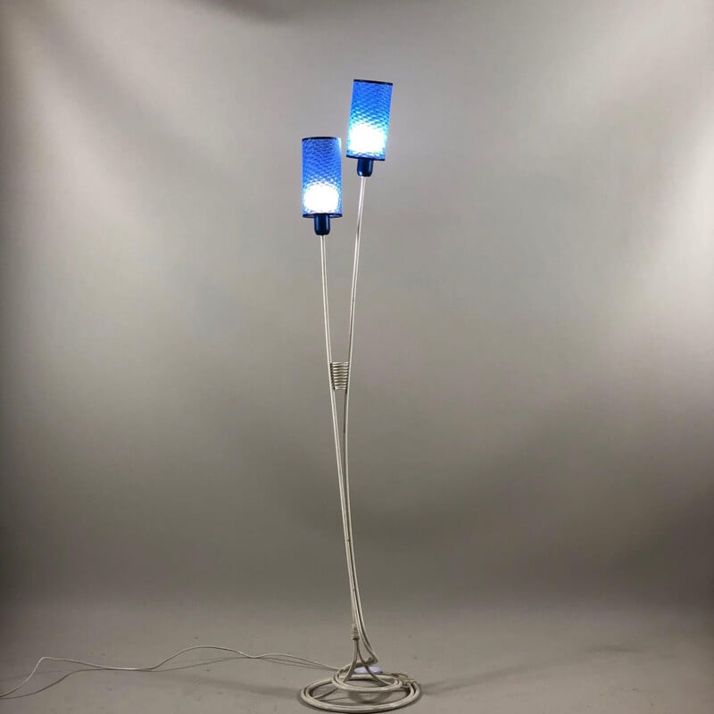 Lámpara de pie vintage blanca con pantalla azul, 1960