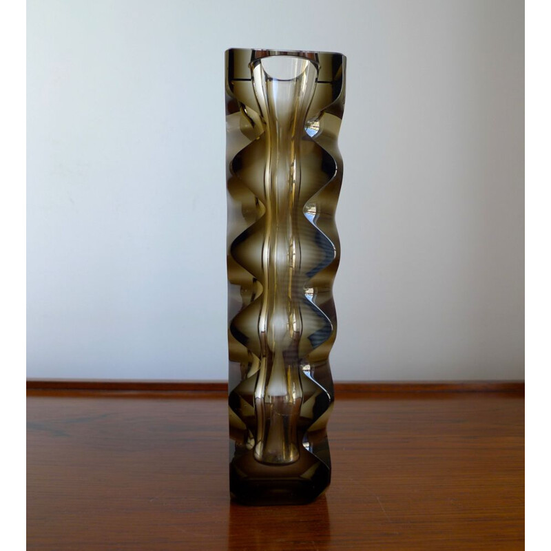 Vase vintage en verre art abstrait, optique, taillé et poli Exbor par Oldrich Lipsky Czech 1964